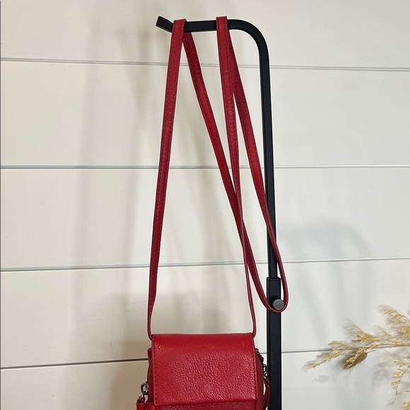 Vince Camuto Cory Sangaria Red Leather Cell Phone Wallet Crossbody Bag - Picture 4 of 14